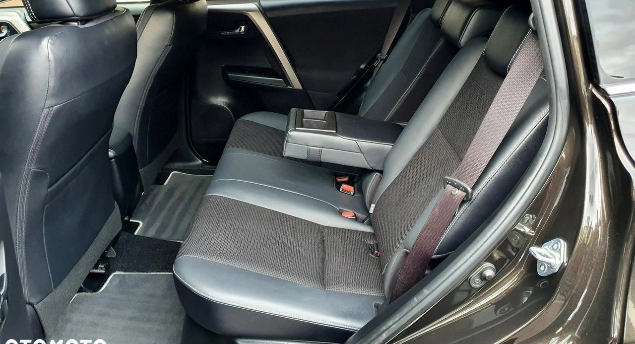 Toyota RAV4 cena 119900 przebieg: 72079, rok produkcji 2018 z Sulejówek małe 781